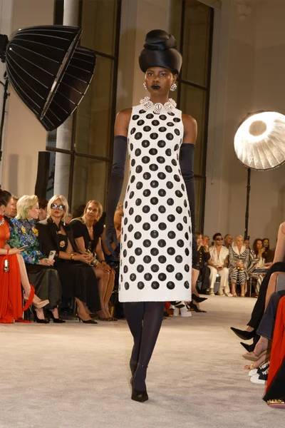 Look 16